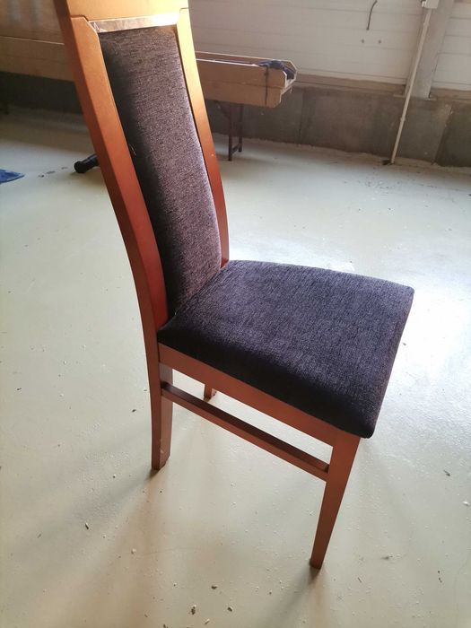 Cadeira de madeira e estofado