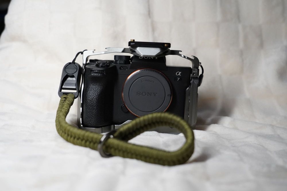 Sony a7 IV com 4000 disparos + extras