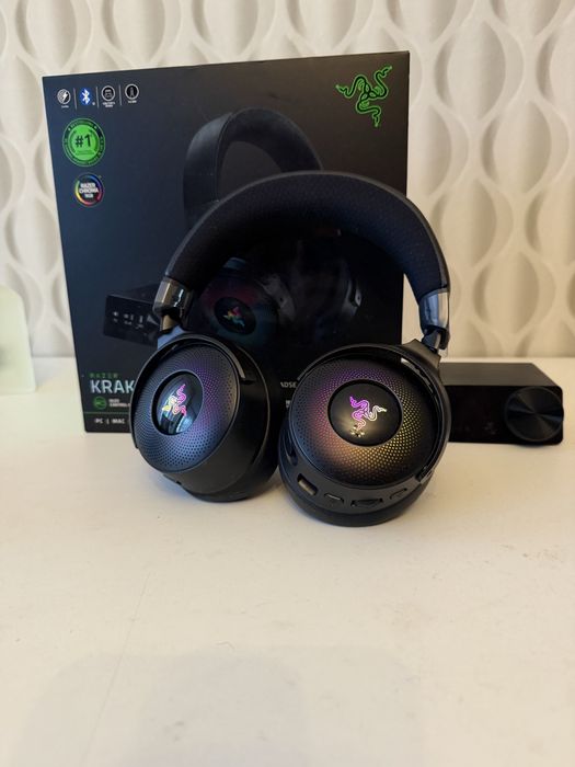 Słuchawki bezprzewodowe Razer Kraken V4 Pro + Control Hub / Komplet z pudełkiem