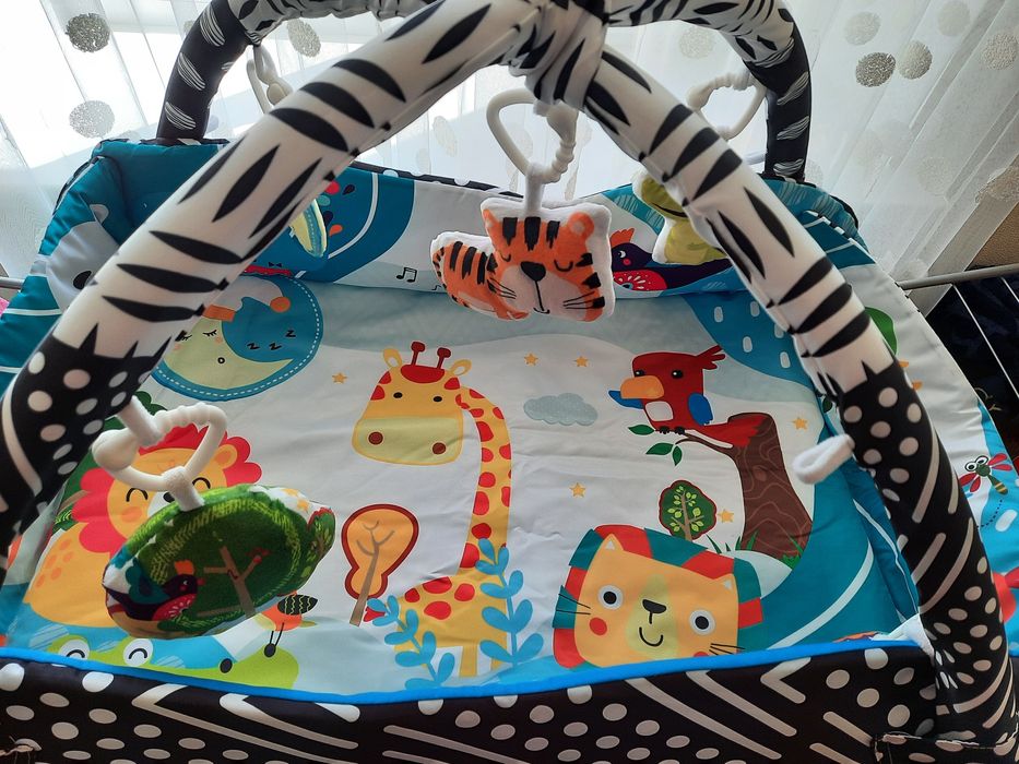 Розвиваючий килимок для дітей. Манеж