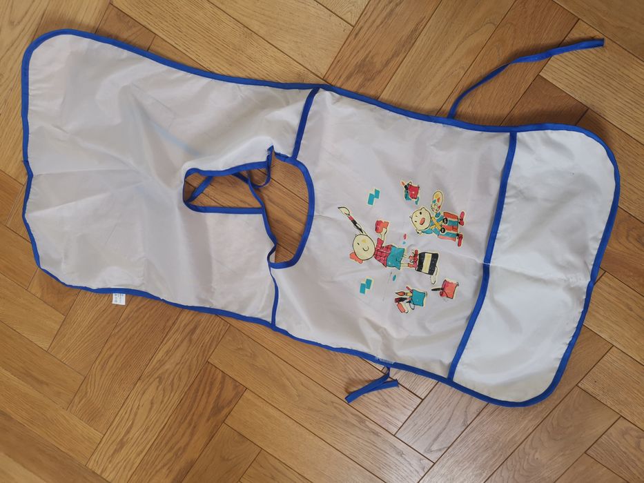 Pieluszki, śliniaczki, rękawica do mycia, nalepka na samochód, nożyczk