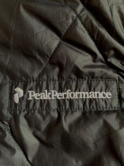 Шикарная женская двухсторонняя жилетка Peak Performance оригинал