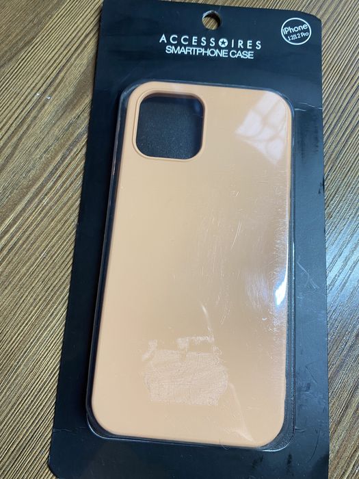 Чехол на iPhone 12