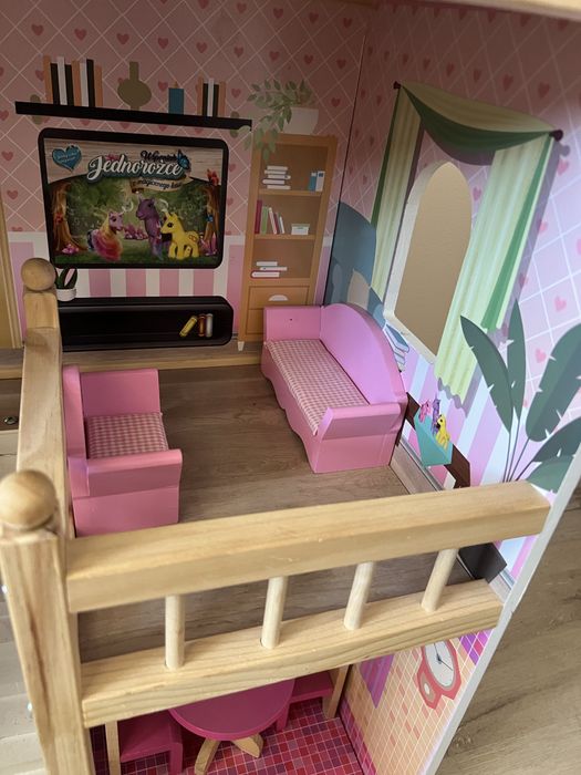 Domek dla lalek, figurek