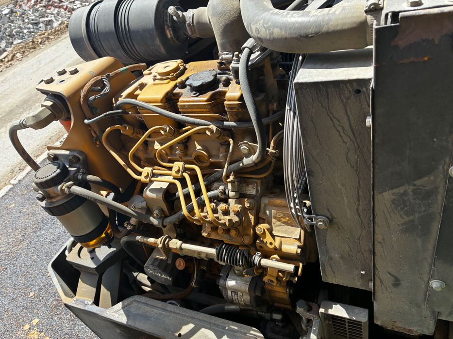 Walec stalowy CAT CB 224E  2.63t  ( 2t, 2.5t, 3t) Wibracja
