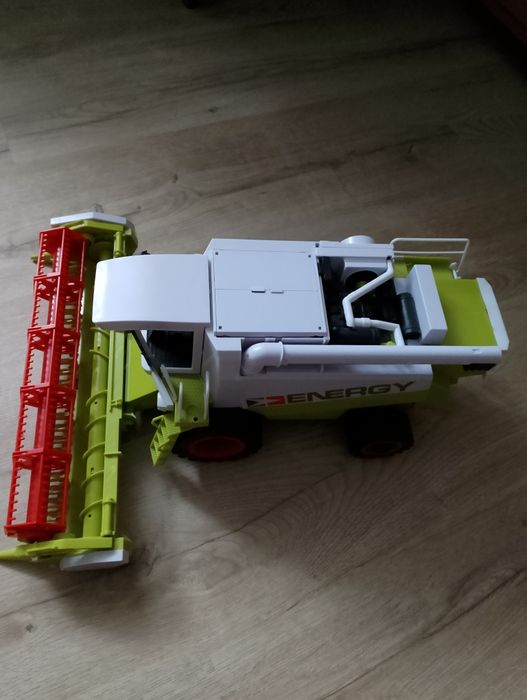 Traktor bruder i kombajn