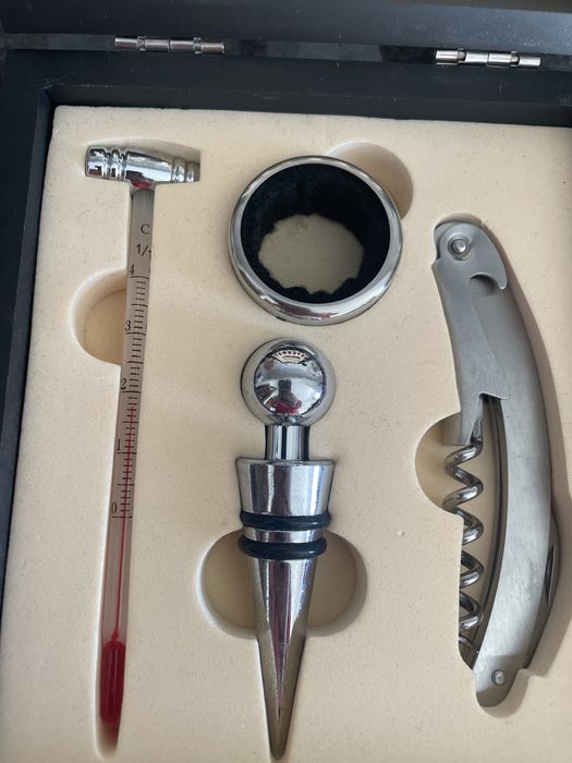 Wine Accessory Box with Checkered Pattern64564183721217122