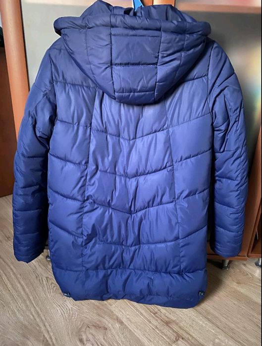 Куртка зимова для дівчинки в відмінному стані без дефектів і плям