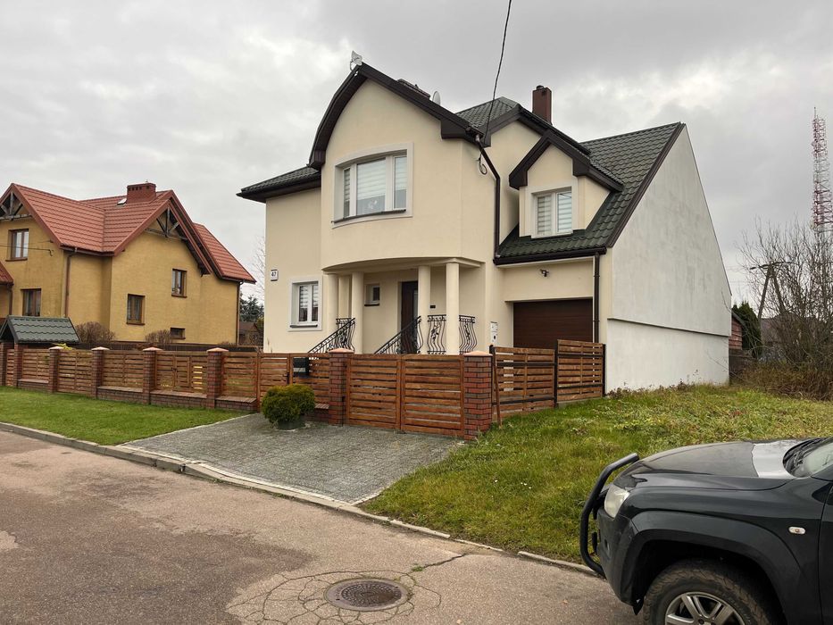 Dom na sprzedaż – Łomża | 250 m² | Garaż 2-stanowiskowy | Ogród | Altana