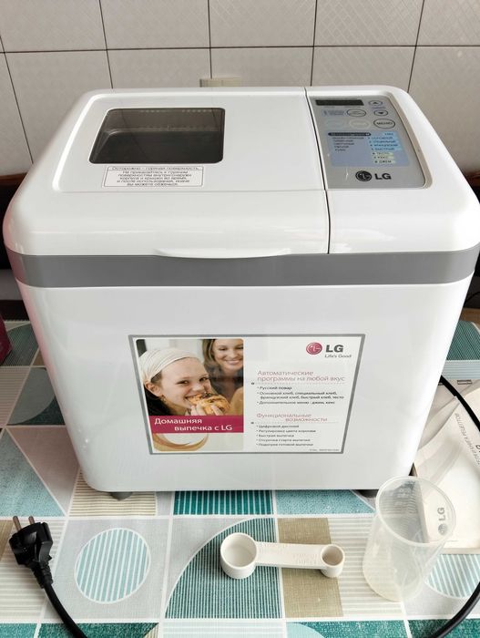Хлібопічка - хлебопечь LG HB-1001CJ
