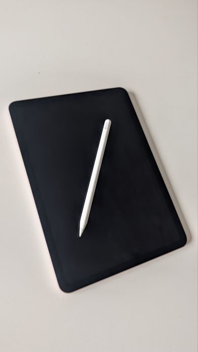 iPad Air 5 (M1) 256GB Rosa + Apple Pencil 2 + Capa | Como Novo