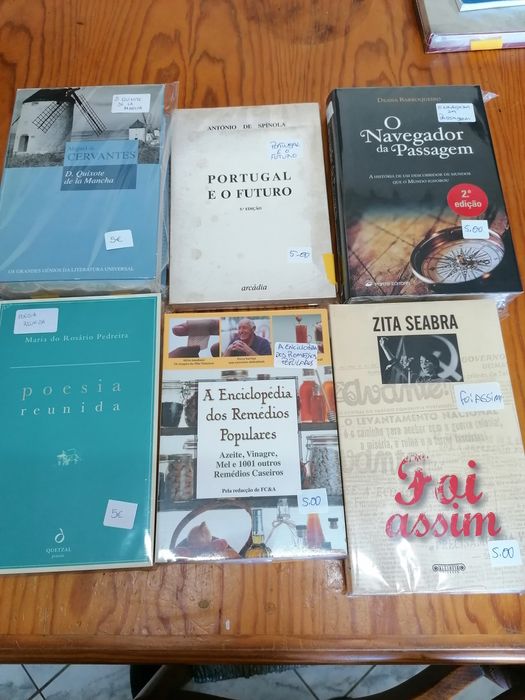 Livros variados como novos