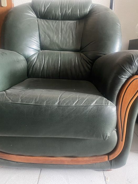 Dois sofas em pele bom estado