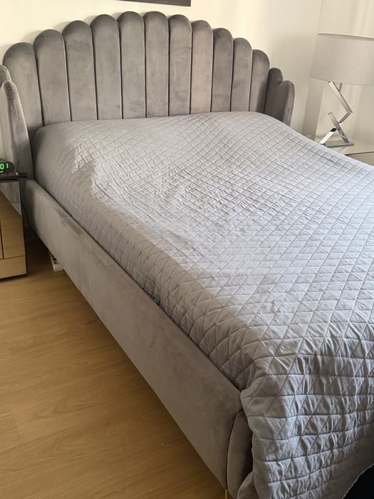 Cama em veludo cinza