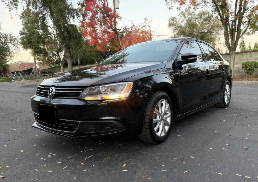 Volkswagen Jetta SE with Connectivity      2014