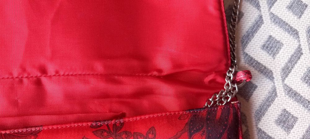 Clutch vintage leve e prática cetim