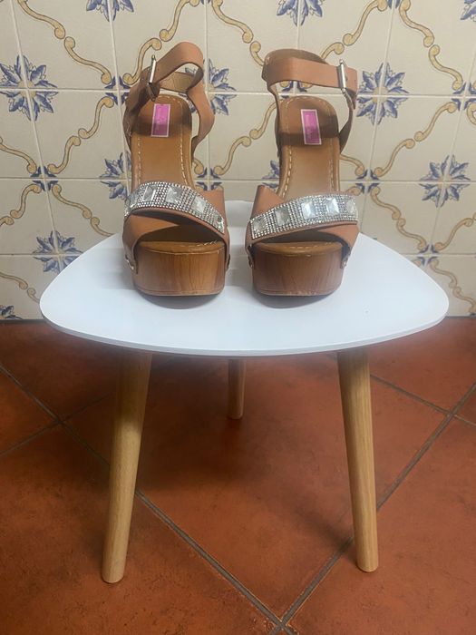 Sapatos mulher……