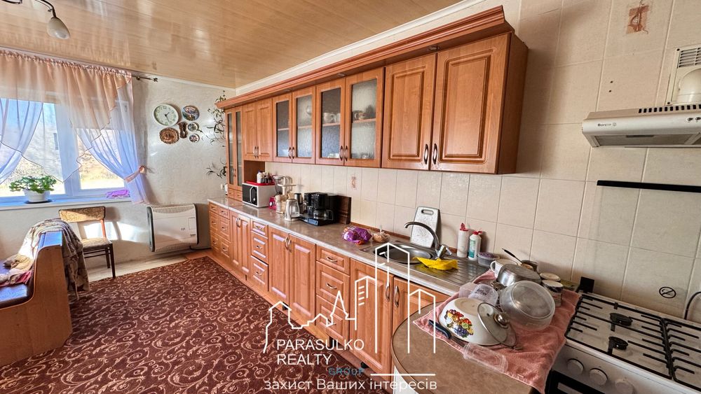 Продам будиночок поряд з ставочком