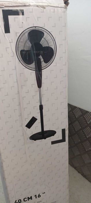 Wentylator stojący duży wiatrak w kolorze czarnym