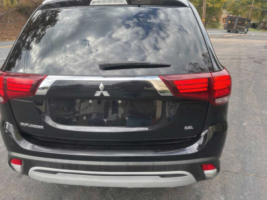Mitsubishi Outlander SEL      2020