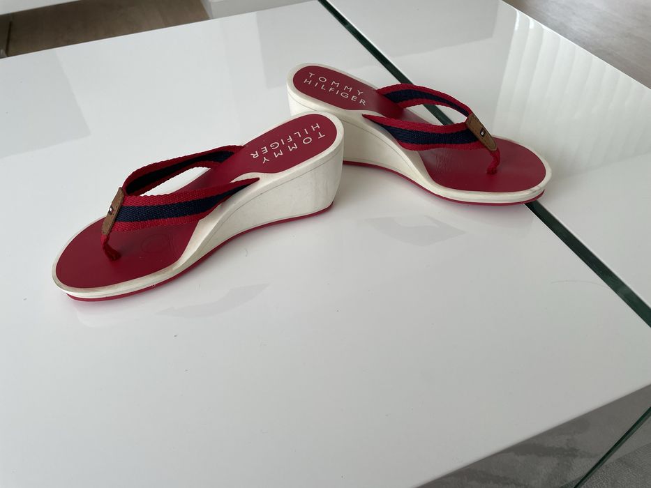 Chinelos tommy como novos