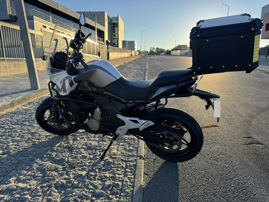 CFMOTO 650MT 2024 | 6.500 km | Branca/Cinza | Muitos Extras