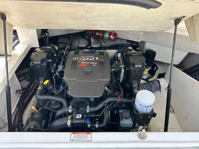 Motorówka REGAL 2200 Magnum 350