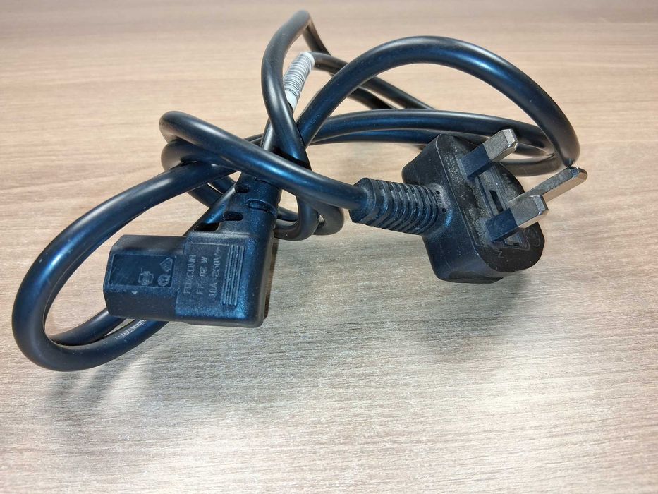 N186 Kabel Zasilający Przewód Sieciowy UK Anglia C13 Kątowy 10A 250V