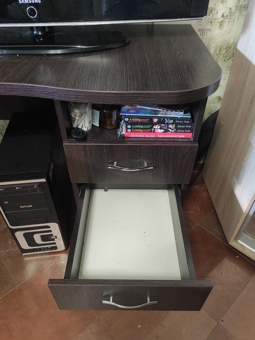 Огромный компьютерный стол