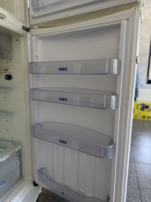 Холодильник Whirlpool ARC 4020 WP