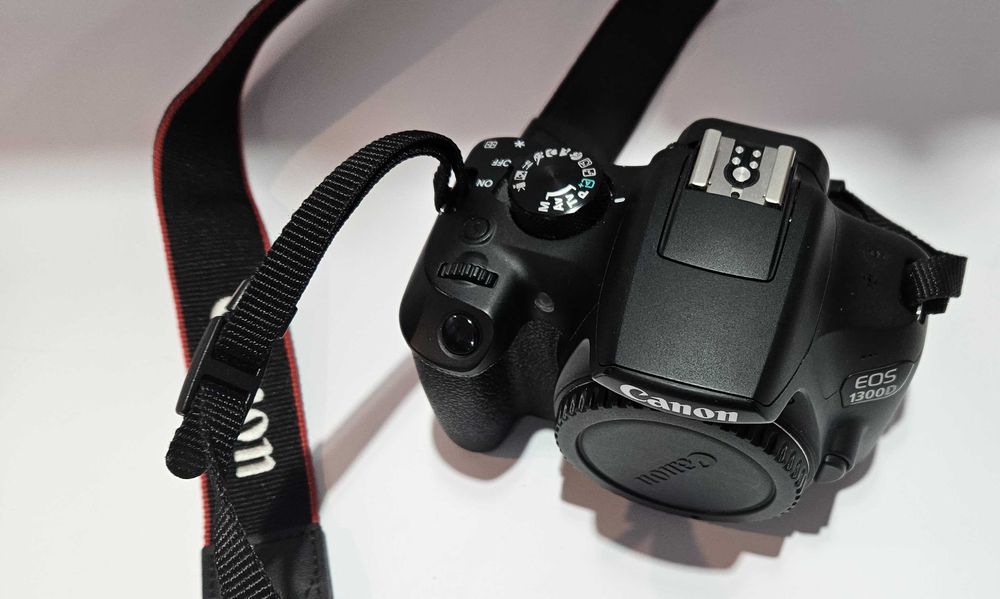 aparat canon 1300 D używany