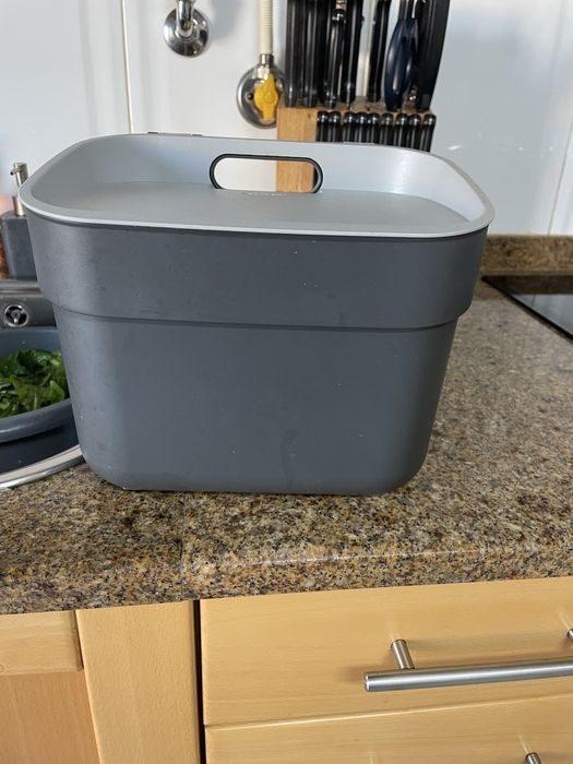 Caixote do lixo de bancada