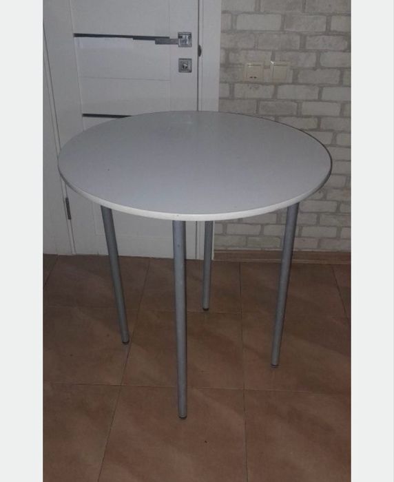Продам круглий стол