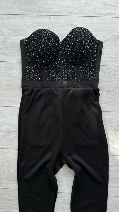 Czarny długi kombinezon z gorsetem z cekinami