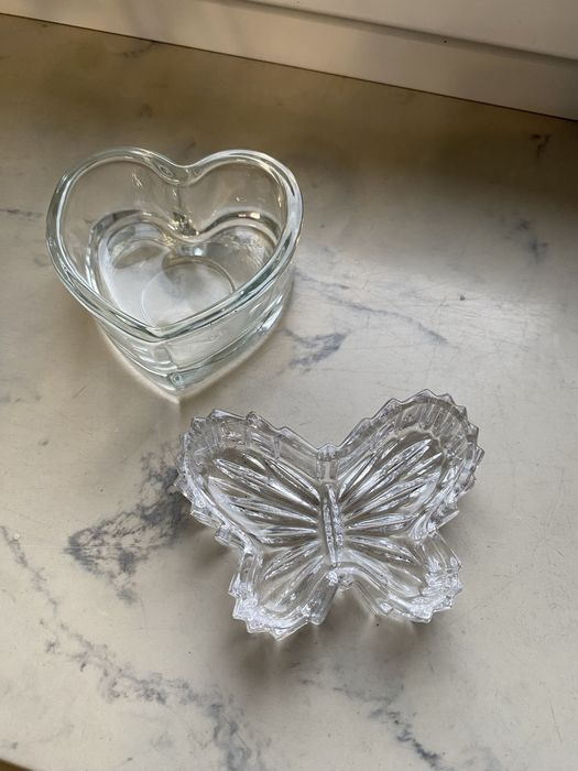 Szklane pojemniczki serce i motyl