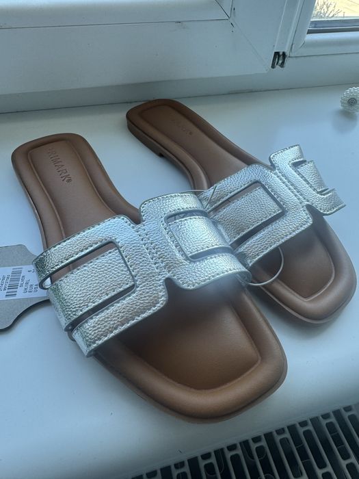 Шльопанці  primark