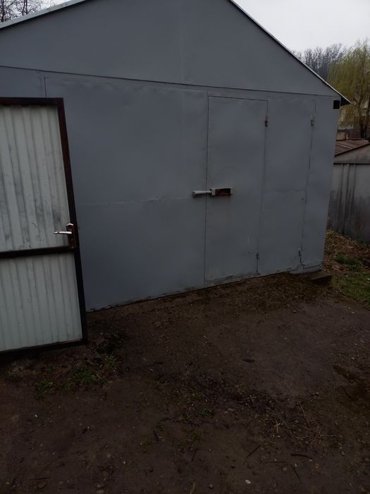 Продам гараж без місця.