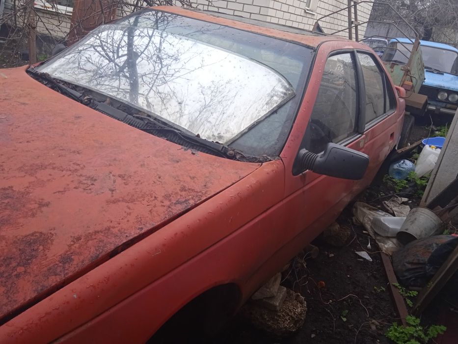 Продам запчасти кузовные запчасти Пежо 405