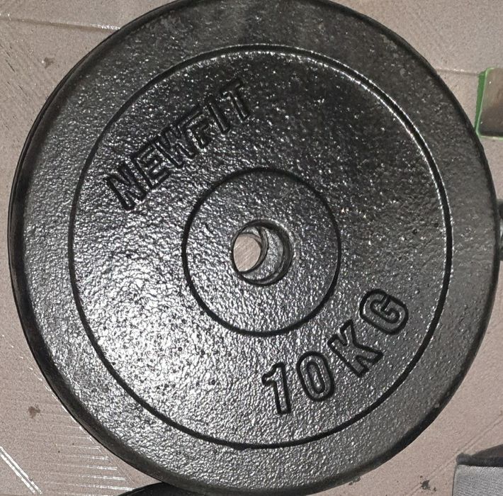 7  Discos de 10 kg cada um em ferro da Newfit. PREÇO ÚNICO.