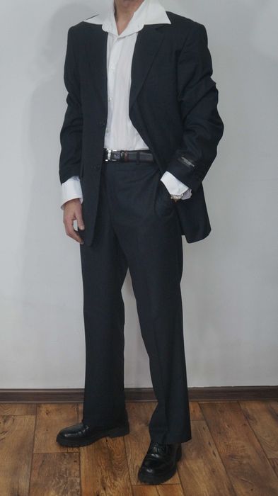 Luksusowy Garnitur Giorgio Armani 100% Wełna Granat Rozmiar 50