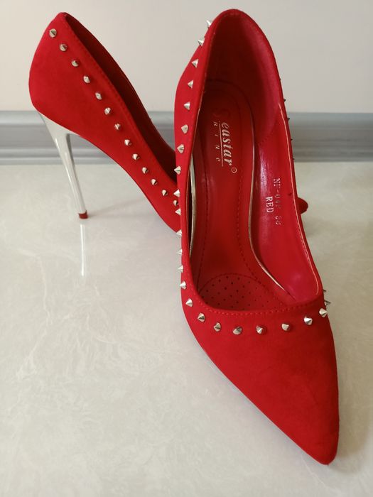 Czerwone buty damskie
