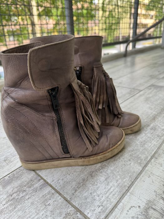 Buty botki włoskie skorzane na koturnie  36