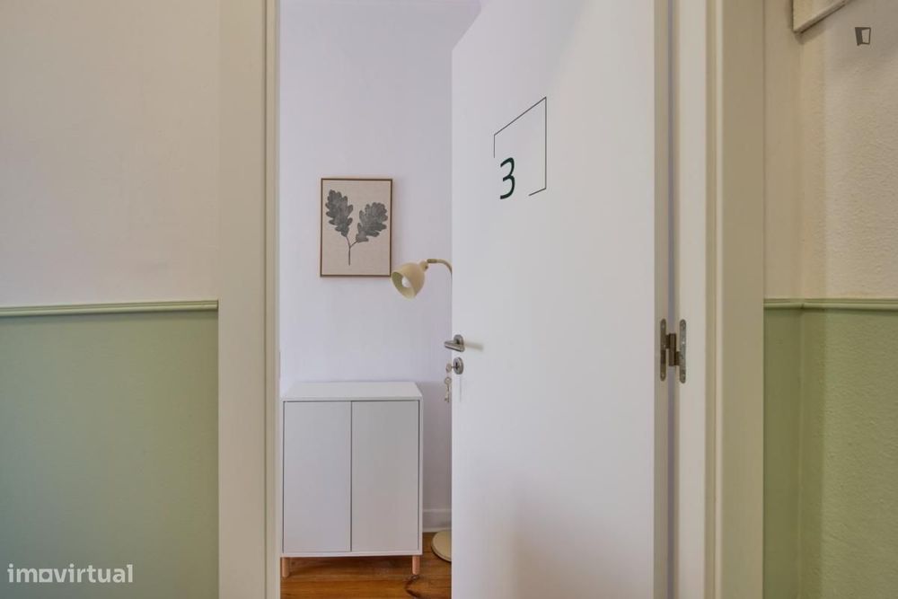 Quarto - localizado em São Bento Lisbon