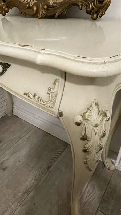 Toaletka antyczna stara zdobiona kremowa złota drewniana z szufladkami