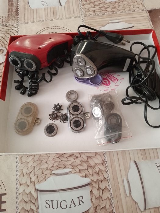 Продам 2 електро бритви.