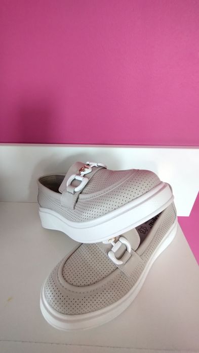 Sprzedam buty damskie skórzane rozmiar 40.Nowe