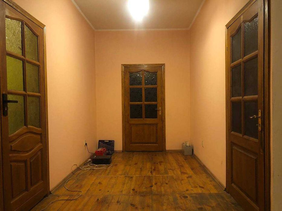 Продаж будинку і земельної ділянки