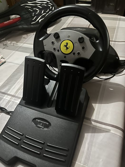 Volante e Pedais Ferrari Thrustmaster (Guillemot) para PC/PS
