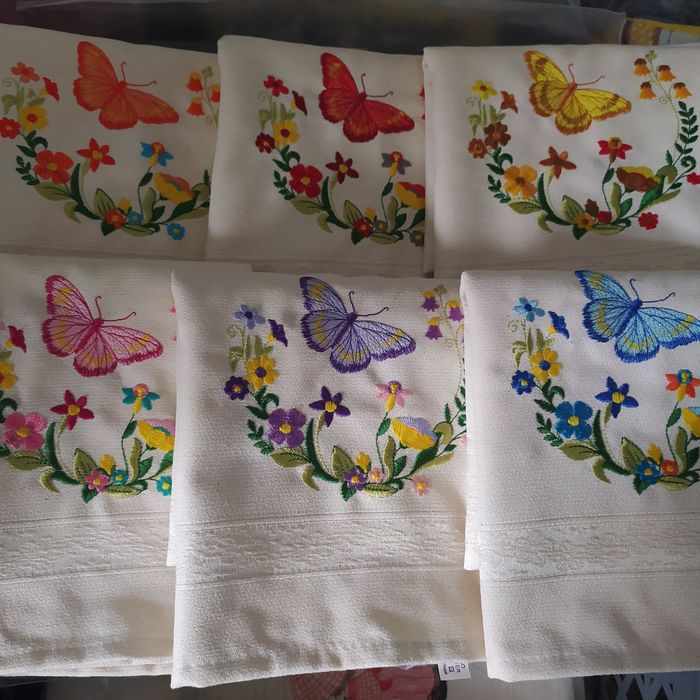 Panos bordados em algodão