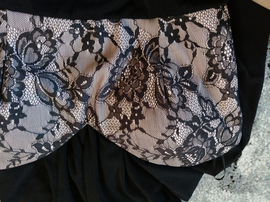 Sukienka maxi z rozcięciem na nogę długa suknia